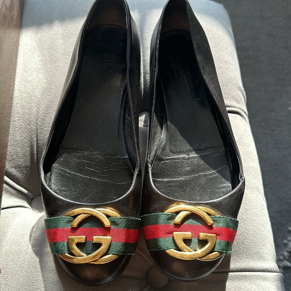 CLASSIC GUCCI FLATS WITH ICONIC COLOR STRAPS. SPECIAL HEEL PROTECTION - Picture 3 of 11